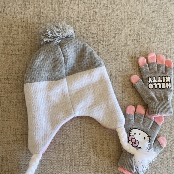 🪞 NEW fleece lined hello kitty beanie and glove Sanrio set - Picture 3 of 9